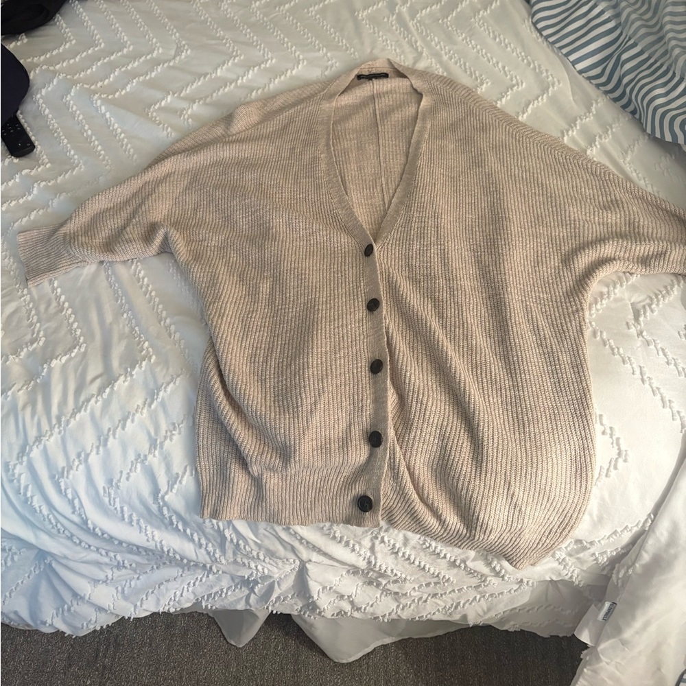 Like new American Eagle button up 3rd quarter length sleeve sweater. Size medium